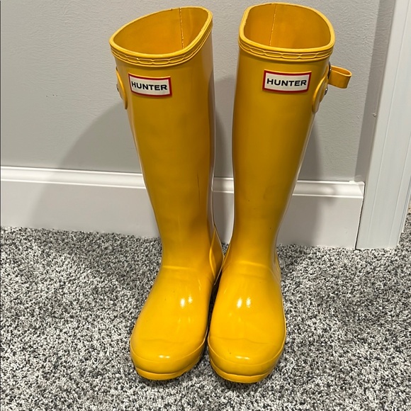 Hunter Kids Yellow Rain Boots - Picture 2 of 7